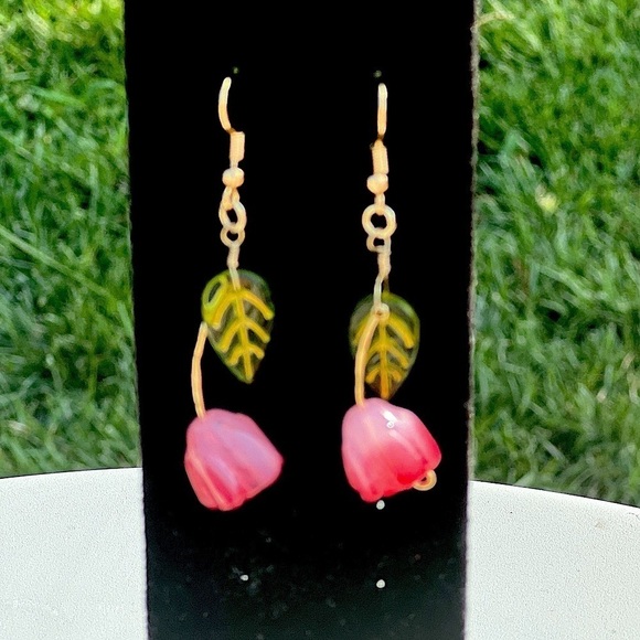 New  - Flower Dangle Earrings- 18k Gold Hook. - Picture 6 of 6